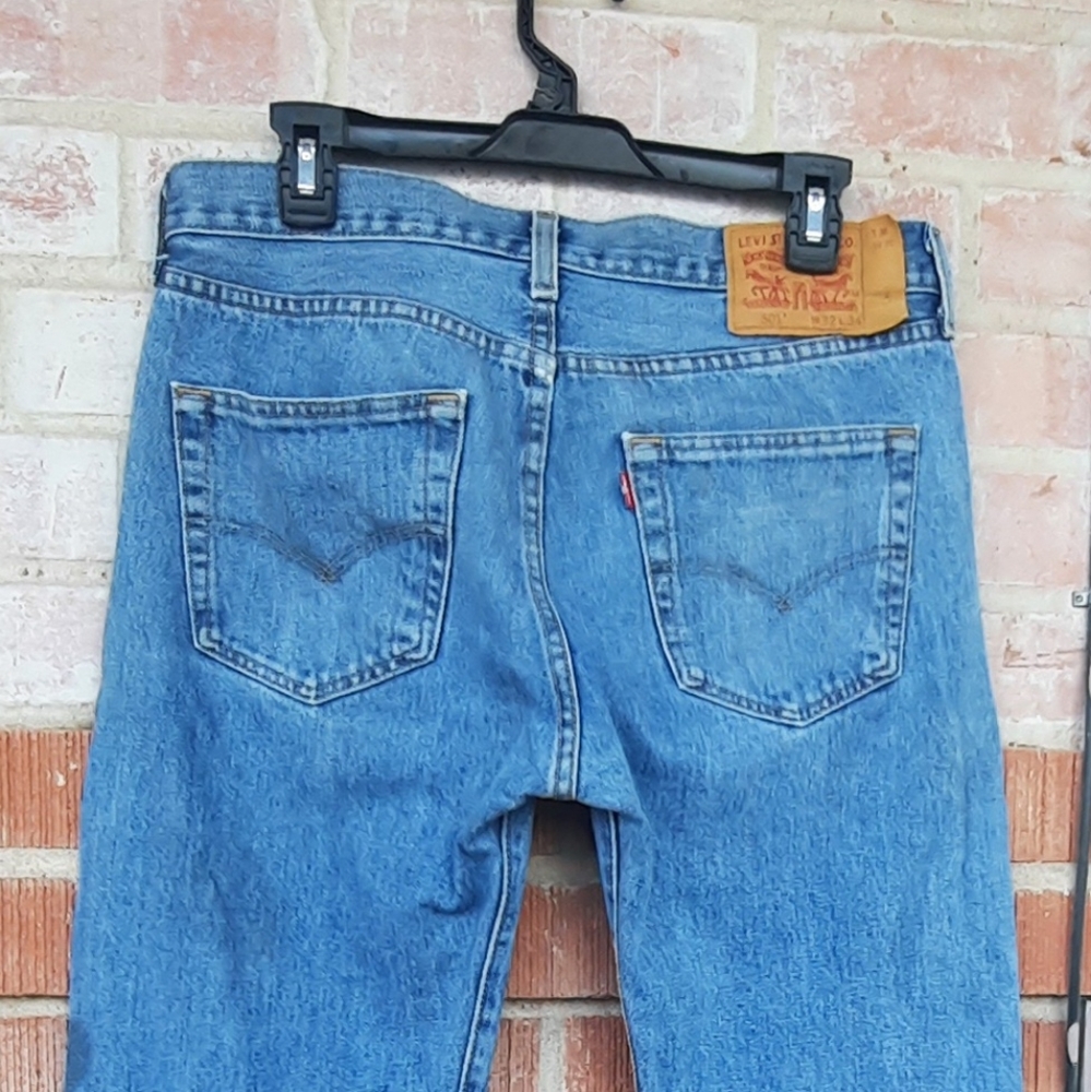 Levis - Picture 3 of 7